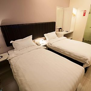 Standard Twin Room without Window